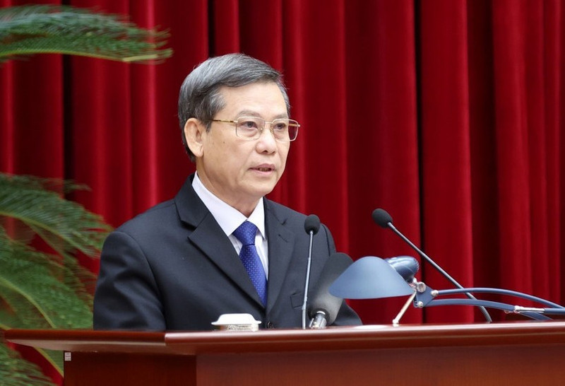 El secretario del Comité Central del PCV y subjefe permanente de su Comisión de Asuntos Internos, Le Minh Tri, responde a las preguntas de la prensa. (Foto: VNA)