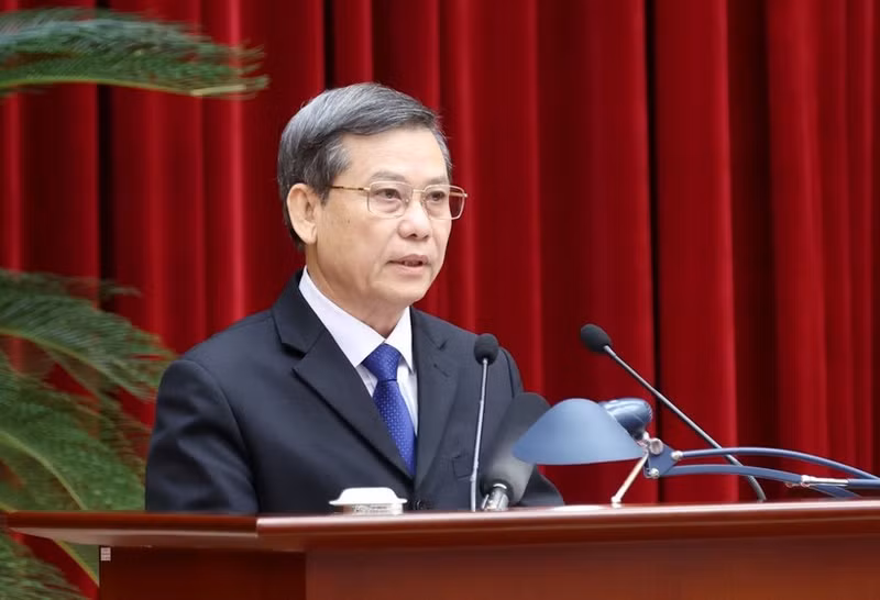 El secretario del Comité Central del PCV y subjefe permanente de su Comisión de Asuntos Internos, Le Minh Tri, responde a las preguntas de la prensa. (Foto: VNA)