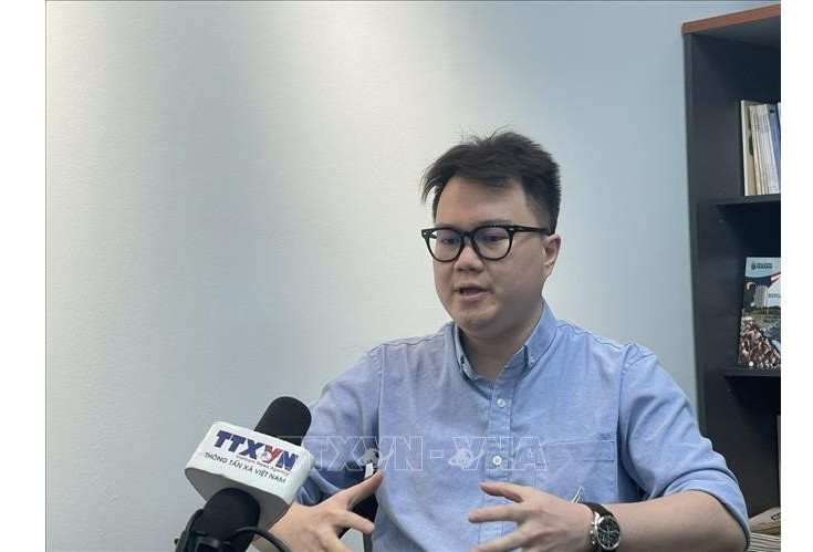 Enzo Sim Hong Jun, investigador de historia y defensa del sudeste asiático, en la entrevista (Foto: VNA)