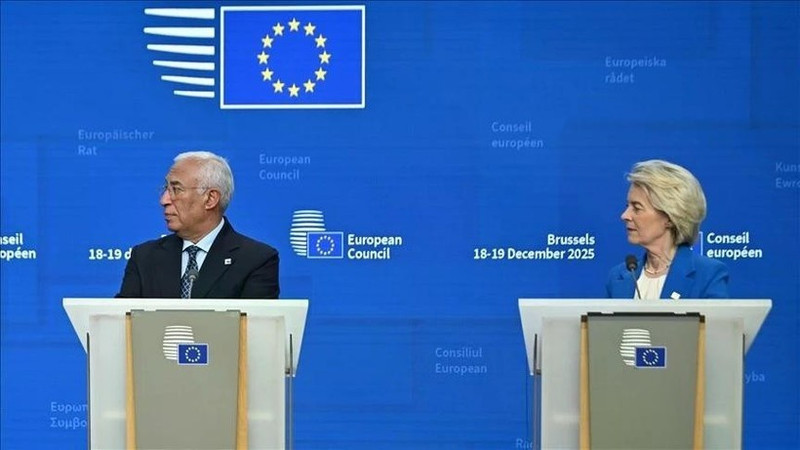 La presidenta de la Comisión Europea, Ursula von der Leyen (derecha), y el presidente del Consejo Europeo, Antonio Costa. (Foto: VNA)