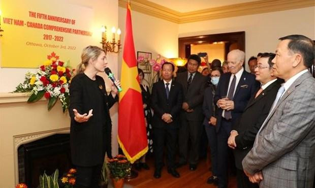 La canciller de Canadá, Melanie Joly, interviene en la cita. (Fotografía: VNA)