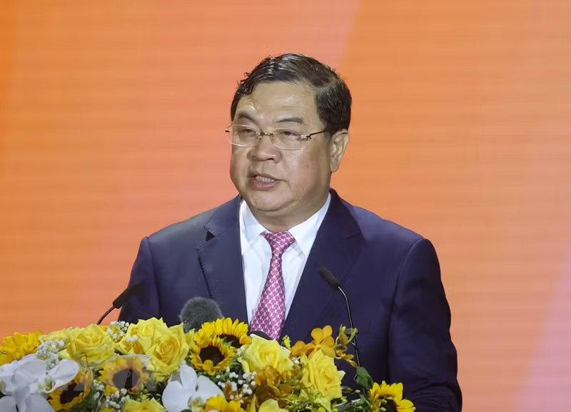 Pham Gia Tuc, secretario del Comité del Partido de Nam Dinh habla en la cita.