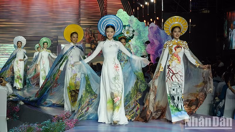 Inauguran Festival de Ao Dai de Ciudad Ho Chi Minh