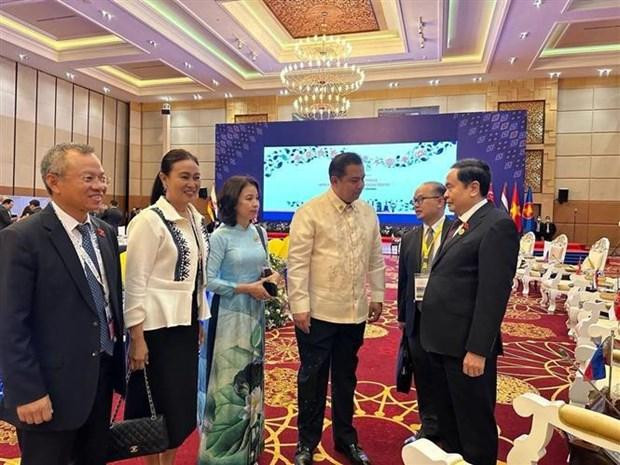 El encuentro se efectúa al margen de la Reunión de Líderes de la Asean y la AIPA, en desarrollo en Camboya. (Fotografía: VNA)