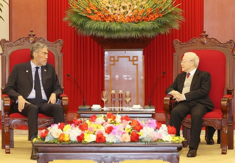 El máximo dirigente partidista Vietnam, Nguyen Phu Trong, recibe al Miguel Mejía, secretario general del MIU de la República Dominicana.