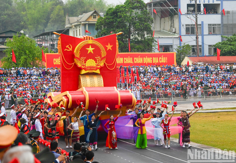 Celebran solemnemente 70 aniversario de Victoria de Dien Bien Phu
