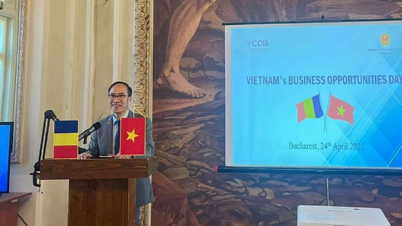 El embajador de Vietnam en Rumanía, Do Duc Thanh, habla en el evento. (Foto: Embajada de Vietnam en Rumanía)