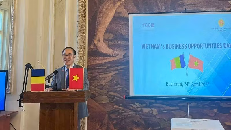 El embajador de Vietnam en Rumanía, Do Duc Thanh, habla en el evento. (Foto: Embajada de Vietnam en Rumanía)