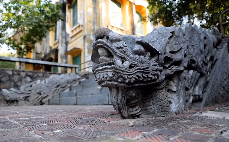 La escalinata del dragón del Palacio Kinh Thien, que data del siglo XVII, se conserva en el Centro de Conservación del Patrimonio Thang Long en Hanói.