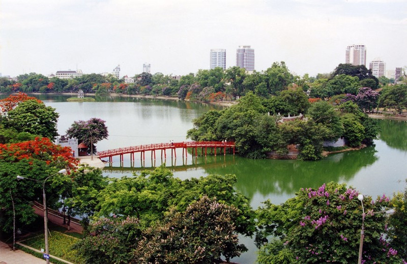El lago de Hoan Kiem.