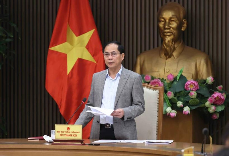 El viceprimer ministro de Vietnam Bui Thanh Son habla en el evento. (Foto: VNA)