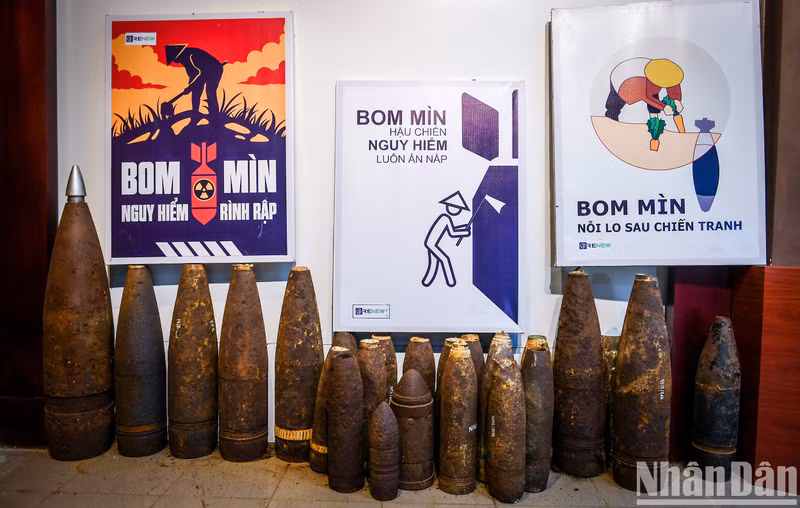 Según Nguyen Thanh Phu, director del centro, el museo también organiza actividades para concienciar a la comunidad, especialmente a niños y jóvenes, sobre los efectos de las bombas, minas y explosivos sin detonar, que aún suponen un peligro. Según Nguyen Thanh Phu, director del centro, el museo también organiza actividades para concienciar a la comunidad, especialmente a niños y jóvenes, sobre los efectos de las bombas, minas y explosivos sin detonar, que aún suponen un peligro.