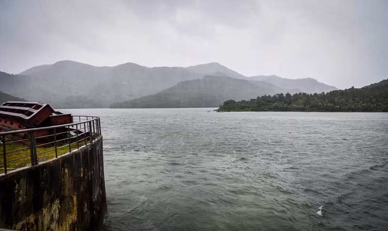 El lago Yen Lap tiene una capacidad de 127 millones de m3, el embalse más grande de Quang Ninh. El lago Yen Lap tiene una capacidad de 127 millones de m3, el embalse más grande de Quang Ninh.