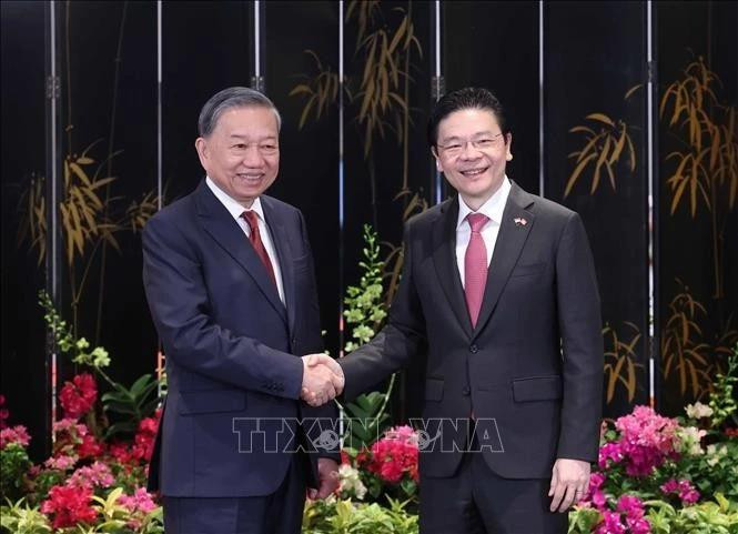 El secretario general del Partido Comunista de Vietnam, To Lam, y el primer ministro de Singapur, Lawrence Wong, el 12 de marzo. (Foto: VNA)