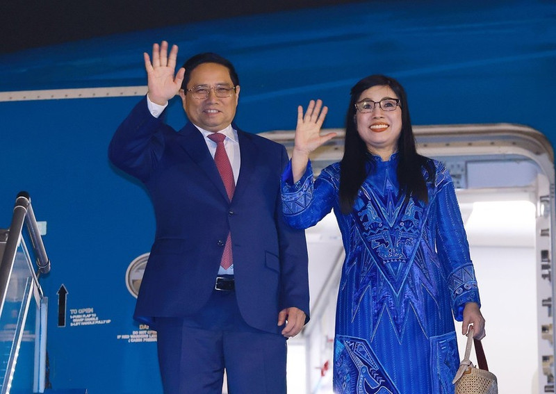 El primer ministro Pham Minh Chinh y su esposa parten Hanói para asistir a la Cumbre del G20 en Brasil y visitar la República Dominicana. (Foto: VNA)