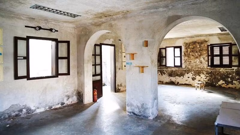 La mansión cuenta con 36 habitaciones. La mansión cuenta con 36 habitaciones.