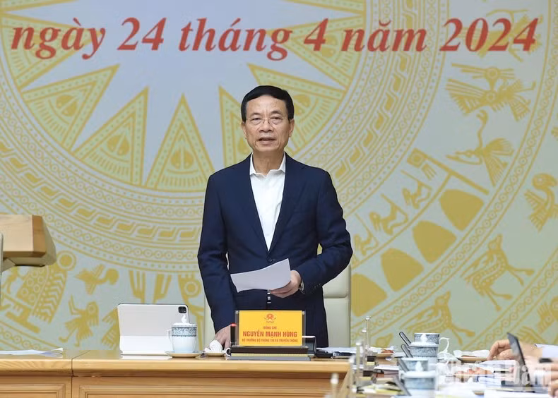 El ministro de Información y Comunicación, Nguyen Manh Hung.