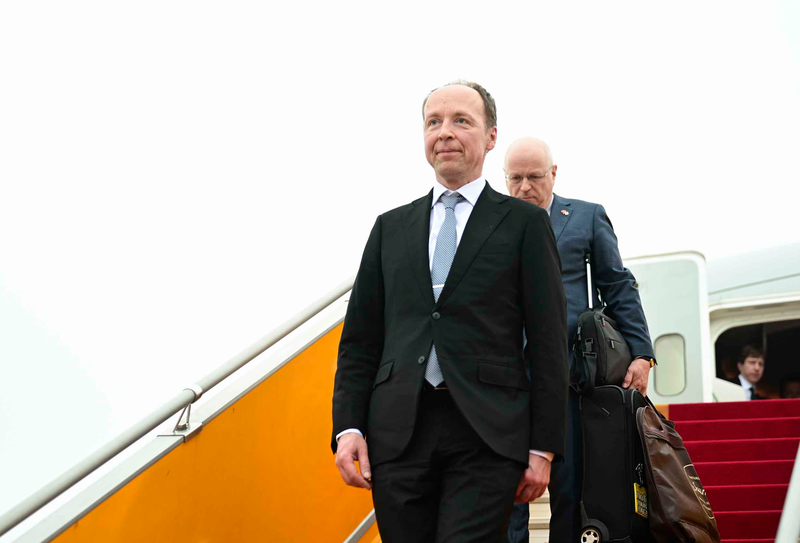 El presidente de la Asamblea Nacional de Finlandia, Jussi Halla-aho, llega al aeropuerto internacional de Noi Bai, en Hanói, iniciando una visita oficial a Vietnam. (Foto: Portal de Información Gubernamental)