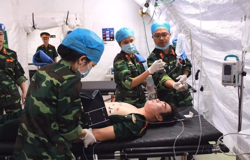 Los oficiales del Hospital de Campaña de segundo nivel No.1, dependiente de la Fuerza de mantenimiento de la paz de Vietnam, recibieron entrenamiento antes de cumplir con su misión en Sudán del Sur (2018).