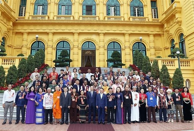 El presidente de Vietnam, Vo Van Thuong, y los delegados (Foto: VNA)