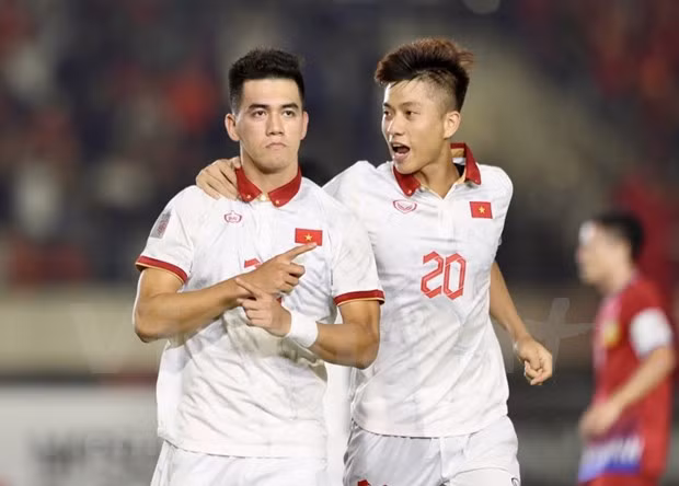 Jugadores vietnamitas celebran el gol (Fotografía: VNA)