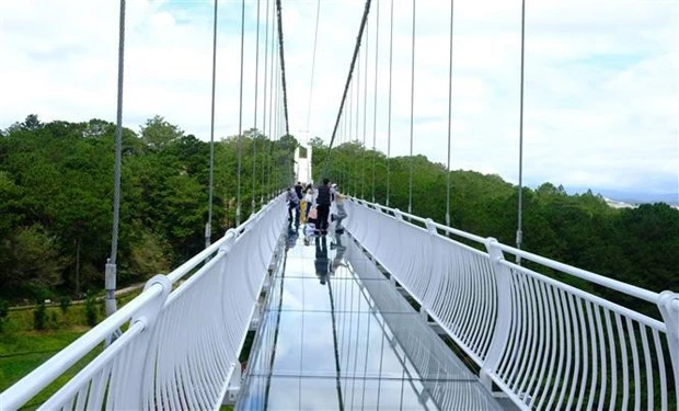 El puente de vidrio de Ngan Thong (Fotografía: VNA)