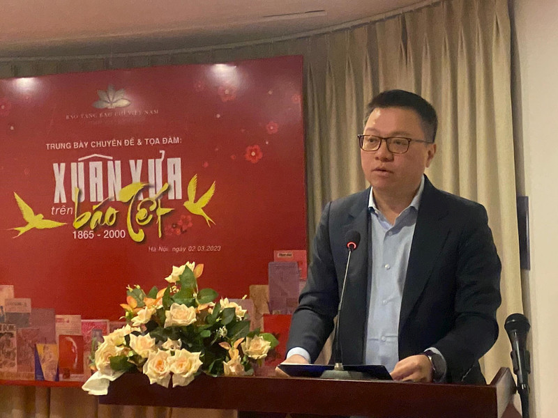 Le Quoc Minh, presidente-editor del periódico Nhan Dan (Pueblo), subjefe de la Comisión de Comunicación y Educación del Comité Central del Partido Comunista de Vietnam y titular de la Asociación de Periodistas del país habla en el evento. (Fotografía: hanoimoi.com.vn)
