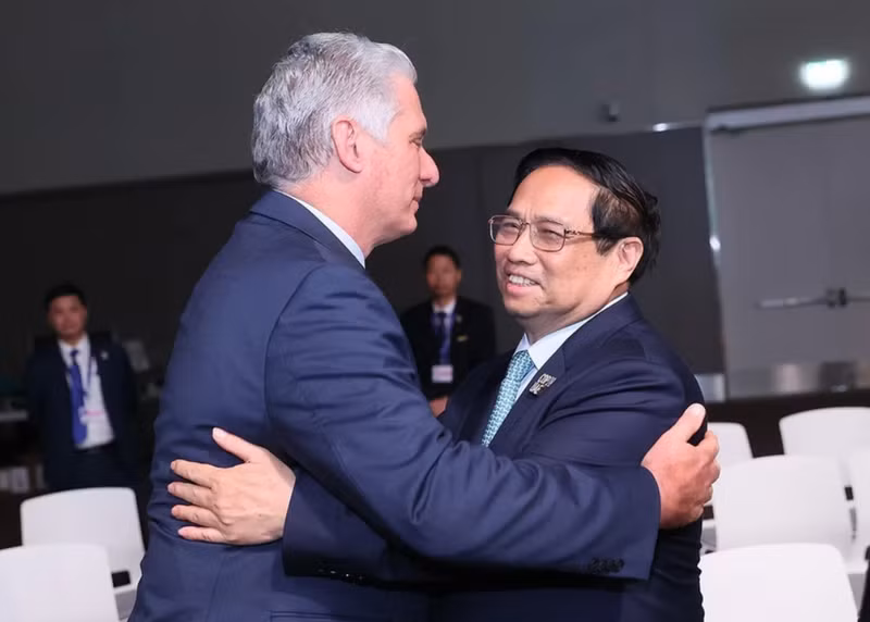 El primer ministro de Vietnam, Pham Minh Chinh, y el presidente de Cuba, Miguel Díaz-Canel (Foto: VNA)