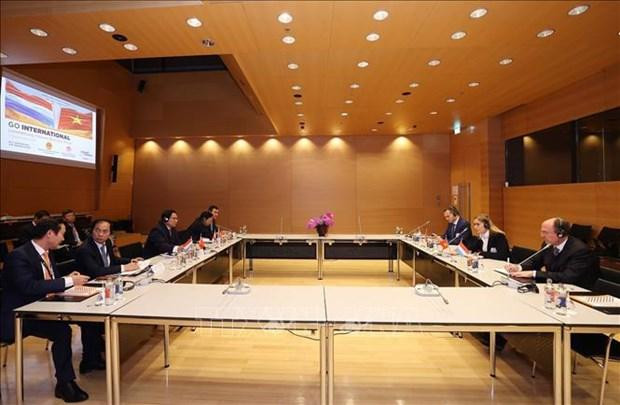 El primer ministro de Vietnam, Pham Minh Chinh, mantiene encuentro con dirigentes de grupos europeos. (Fotografía: VNA)