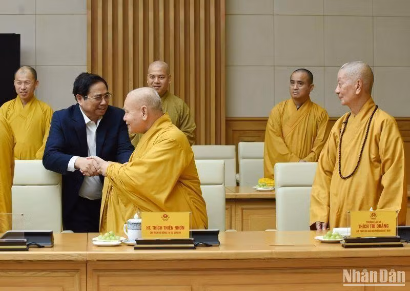 El primer ministro Pham Minh Chinh da la bienvenida a los delegados de la SBV.