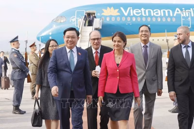 Dinh Hue llega a Bulgaria.