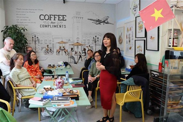 Presentan el proyecto "Biblioteca vietnamita en restaurantes vietnamitas en el extranjero" (Fotografía: VNA)