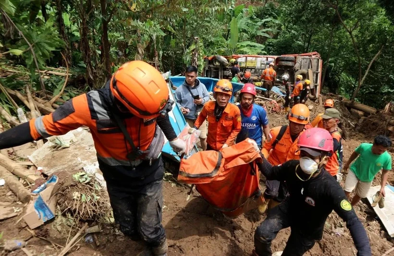 Los equipos de búsqueda y rescate encontran 10 cuerpos arrastrados o enterrados bajo toneladas de lodo y escombros (Foto: Xinhua)