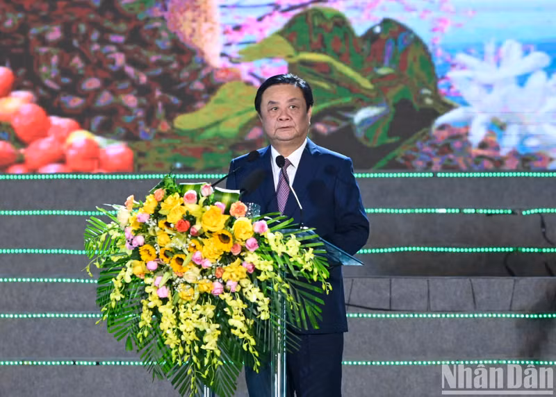 Interviene Le Minh Hoan, ministro de Agricultura y Desarrollo Rural.