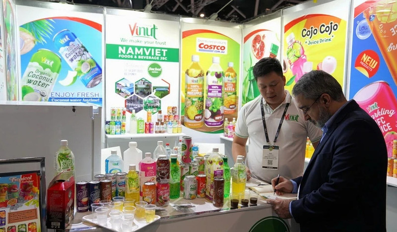 Visitantes en el pabellón vietnamita en una feria (Foto: VNA)
