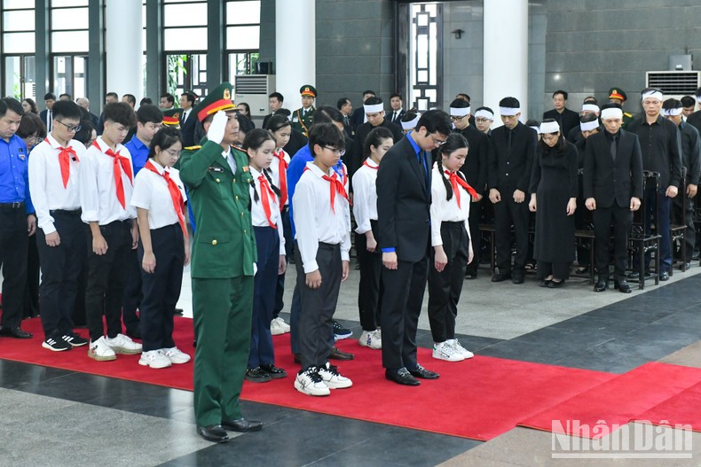 La delegación del Comité Central de la Unión de Jóvenes Comunistas Ho Chi Minh.