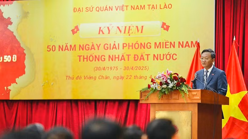 El embajador de Vietnam en Laos, Nguyen Minh Tam, interviene en la cita (Foto: Nhan Dan)