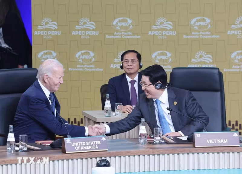 El presidente Luong Cuong y el presidente estadounidense Joe Biden en la cita.