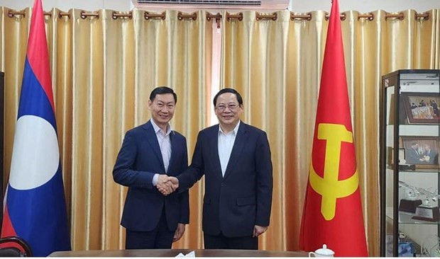 El primer ministro de Laos, Sonexay Siphandone (derecha), y el ministro de Minas y Energía de Camboya, Keo Rattanak, en la reunión en Vientián. (Foto: Khmer Times)