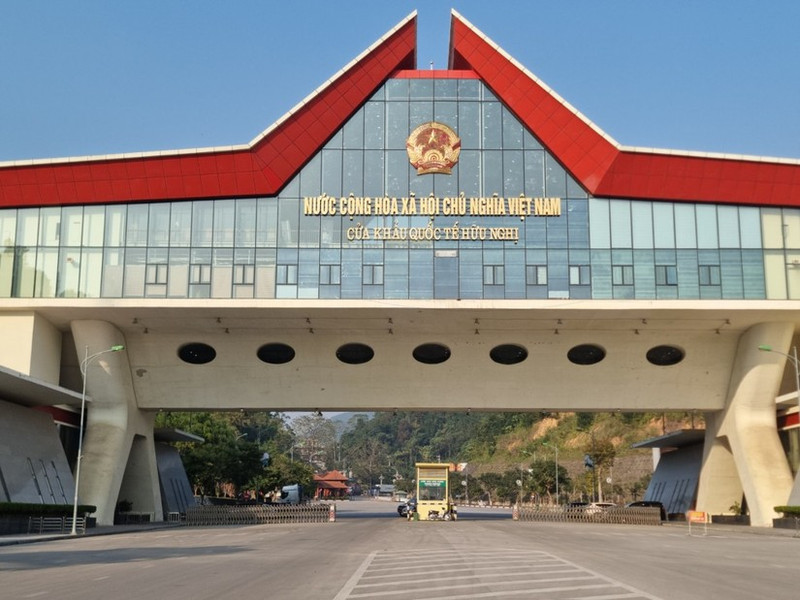 Actividades comerciales en puerta fronteriza Huu Nghi retornan a la normalidad