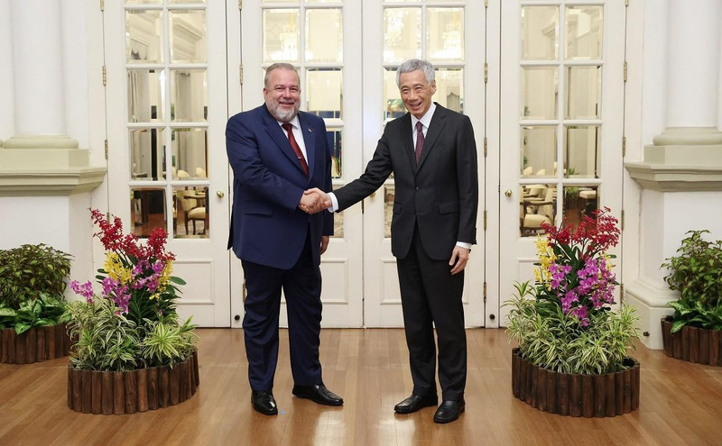 El primer ministro de Singapur, Lee Hsien Loong, y su homólogo cubano, Manuel Marrero Cruz. (Fotografía: Ministerio de Comunicación e Información de Singapur)