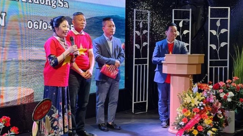 La presidenta del Club Truong Sa, Bui Thu Minh, habla en el evento. (Foto: VNA)
