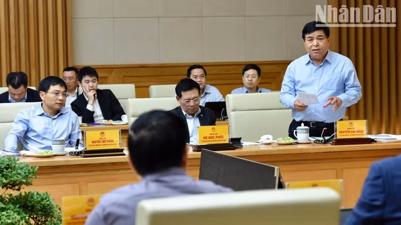 El ministro de Planificación e Inversión, Nguyen Chi Dung, interviene en el evento.