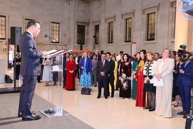 El embajador vietnamita en el Reino Unido, Nguyen Hoang Long, interviene en la ceremonia para conmemorar el Día Nacional de Vietnam en Londres. (Fotografía: VNA)