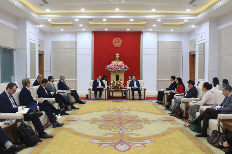 En la reunión (Fotografía: baoquangninh.vn)