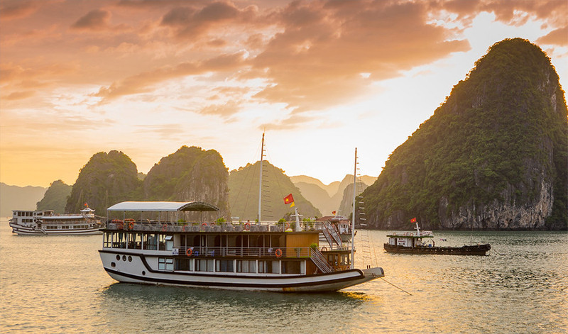 Bahía de Ha Long, destino más espectacular para el amanecer y el atardecer. (Foto baoquangninh.vn)