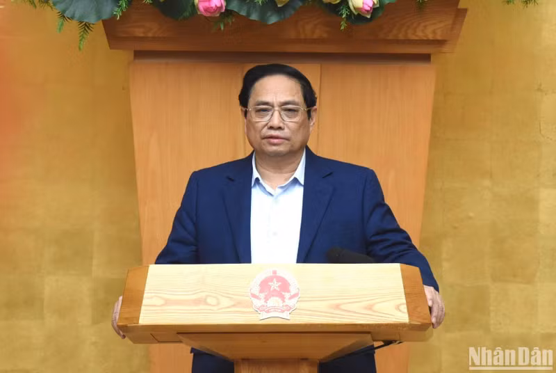 El primer ministro Pham Minh Chinh habla en el evento.