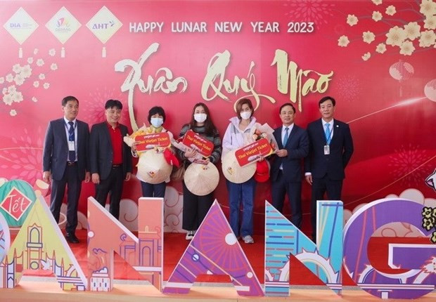 Acto de bienvenida a visitantes internacionales en Da Nang (Fotografía: VNA)