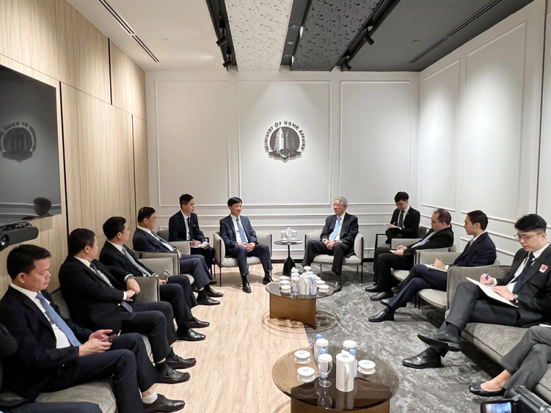 En la reunión entre Nguyen Duy Ngoc, viceministro de Seguridad Pública de Vietnam y Teo Chee Hean, ministro principal y ministro coordinador de Seguridad Nacional de Singapur (Foto: cand.com.vn)