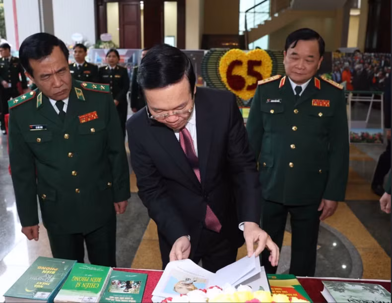 Van Thuong en la muestra.